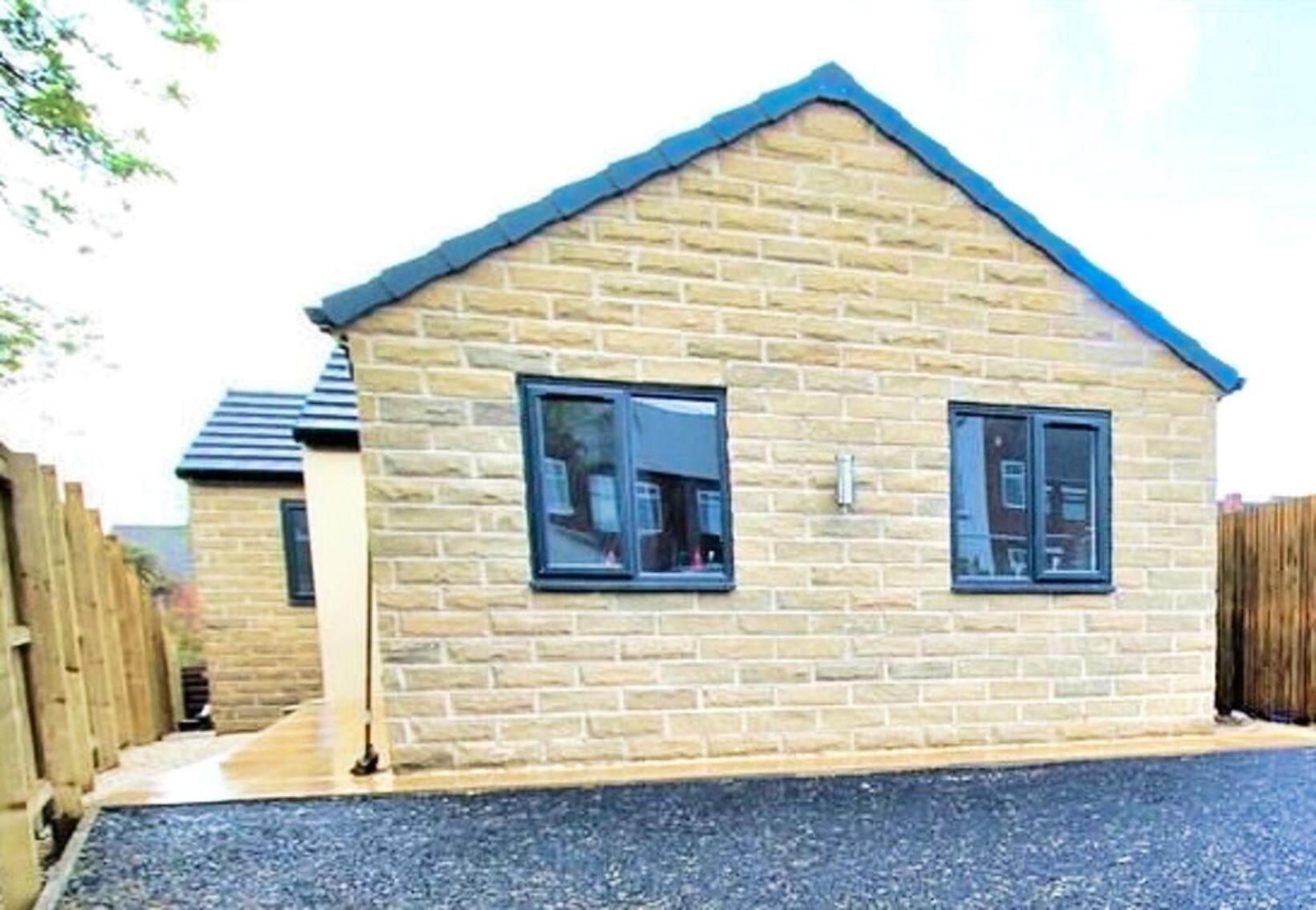Rotherham - Rawmarsh - Great Customer Feedback - 2 Bed Bungalow - New Build - High End Furnishings - Wheel Chair Accessible - Large Enclosed Garden - Dog Friendly Екстер'єр фото