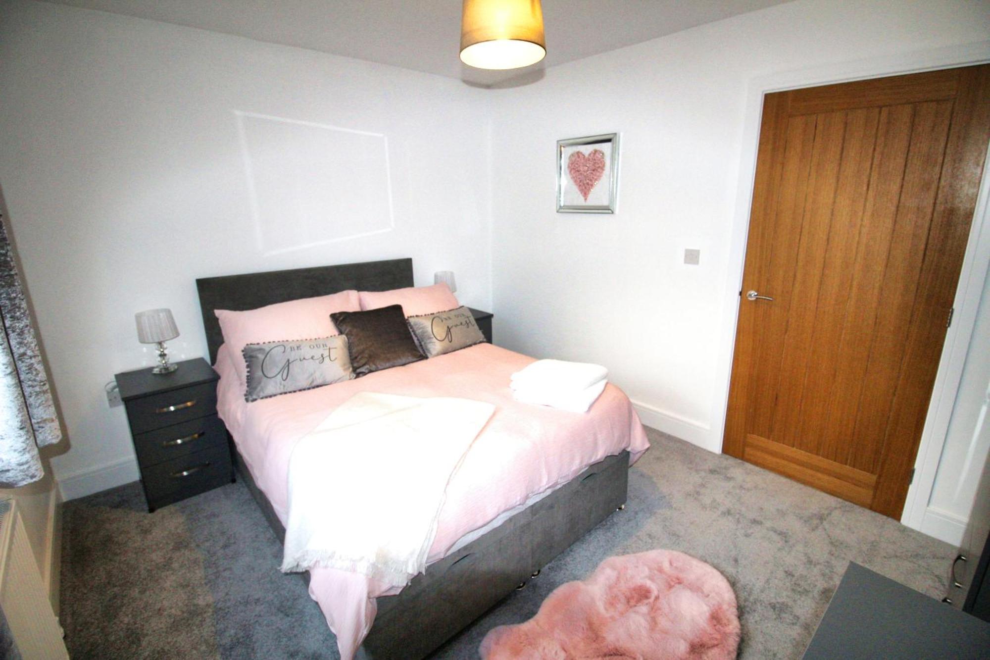 Rotherham - Rawmarsh - Great Customer Feedback - 2 Bed Bungalow - New Build - High End Furnishings - Wheel Chair Accessible - Large Enclosed Garden - Dog Friendly Екстер'єр фото
