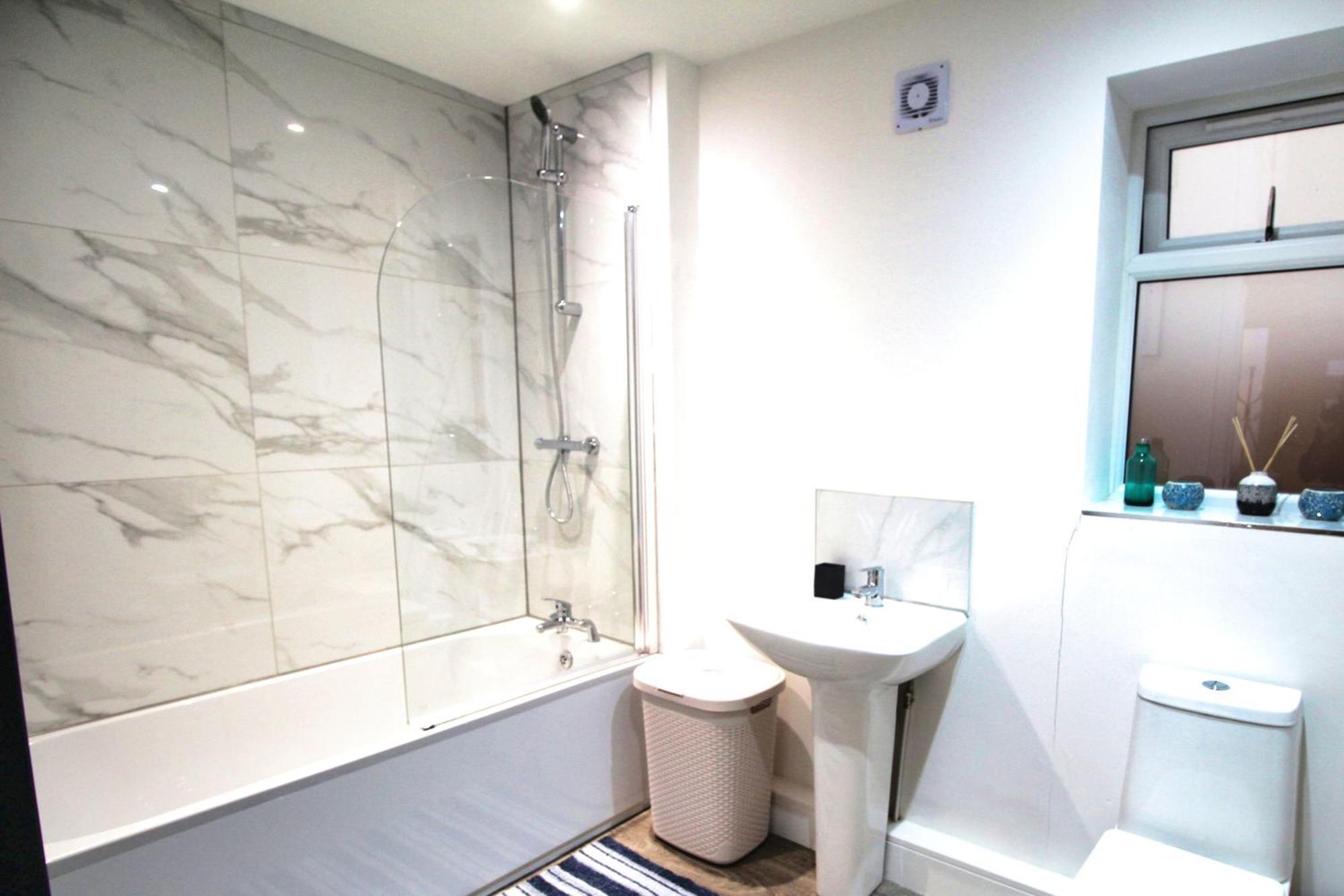 Rotherham - Rawmarsh - Great Customer Feedback - 2 Bed Bungalow - New Build - High End Furnishings - Wheel Chair Accessible - Large Enclosed Garden - Dog Friendly Екстер'єр фото