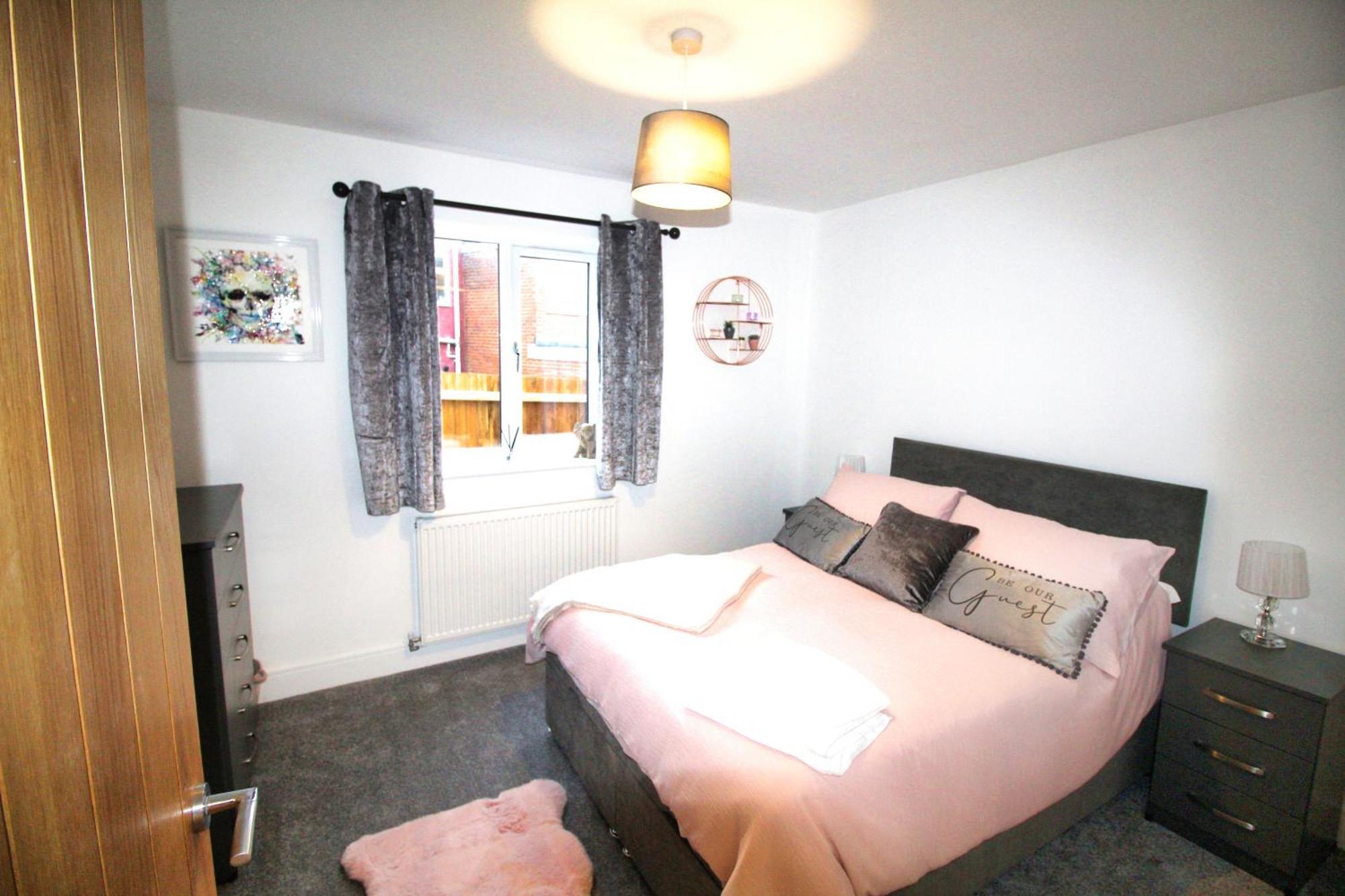 Rotherham - Rawmarsh - Great Customer Feedback - 2 Bed Bungalow - New Build - High End Furnishings - Wheel Chair Accessible - Large Enclosed Garden - Dog Friendly Екстер'єр фото