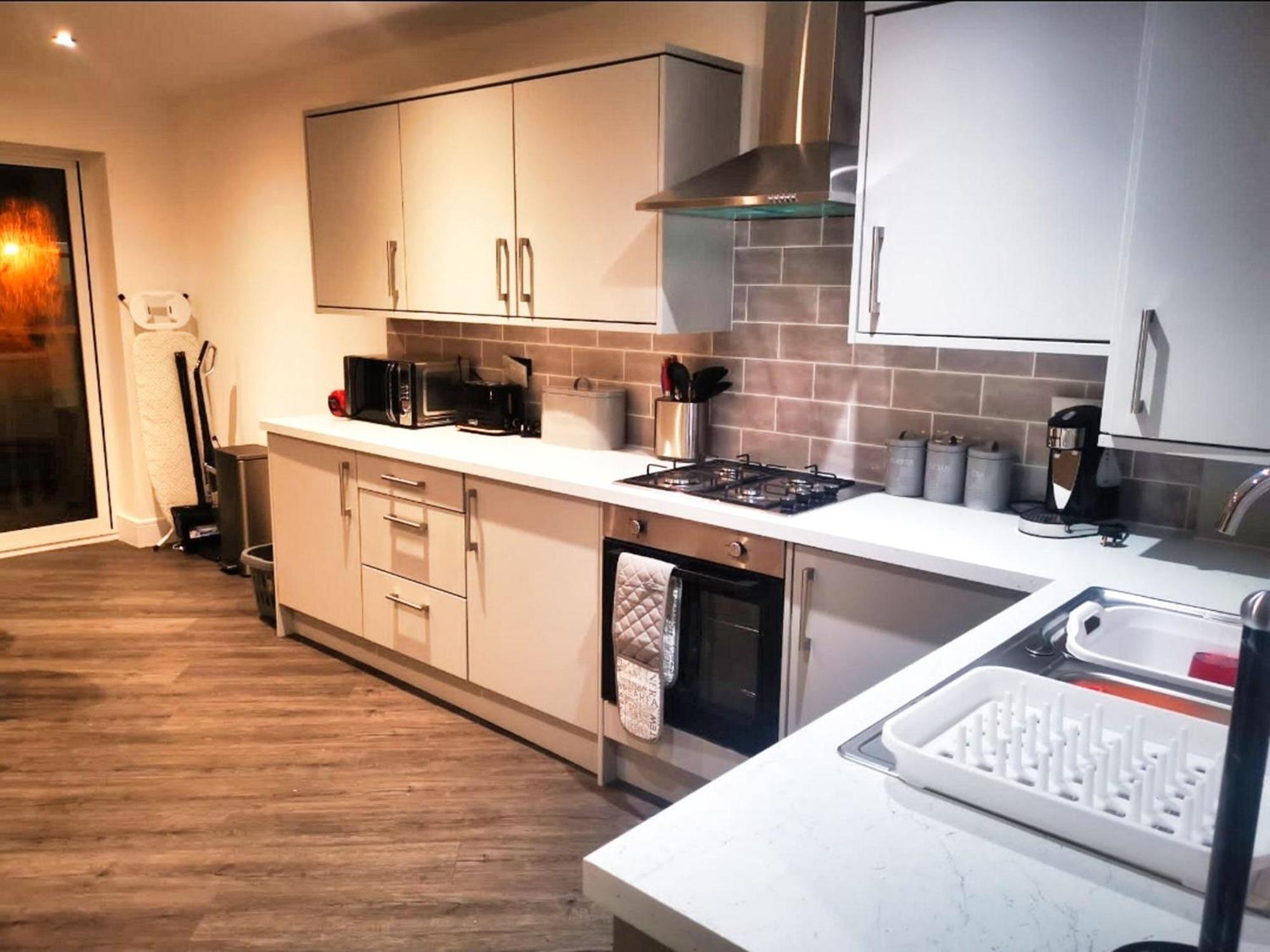 Rotherham - Rawmarsh - Great Customer Feedback - 2 Bed Bungalow - New Build - High End Furnishings - Wheel Chair Accessible - Large Enclosed Garden - Dog Friendly Екстер'єр фото